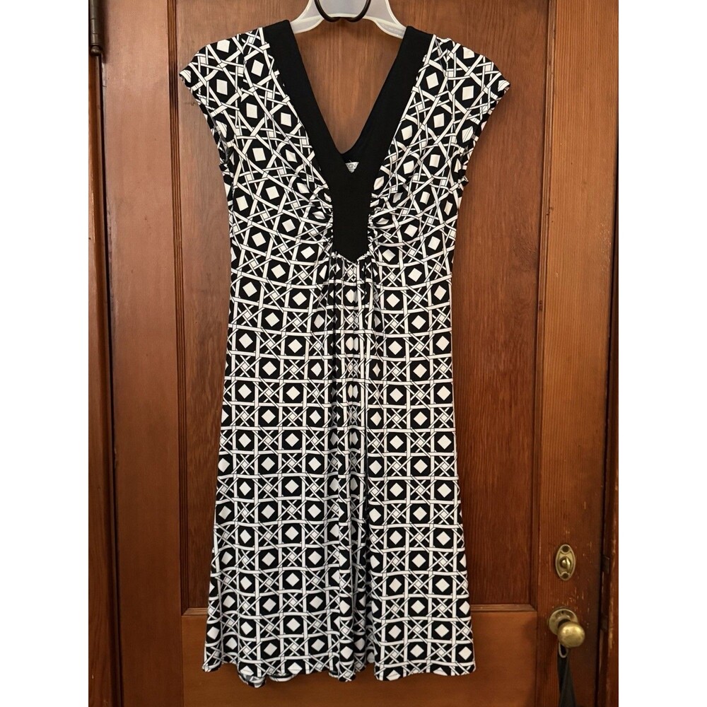 Maggy London Dress Black And White Geometric Pattern Midi Formal V-Neck Size 8